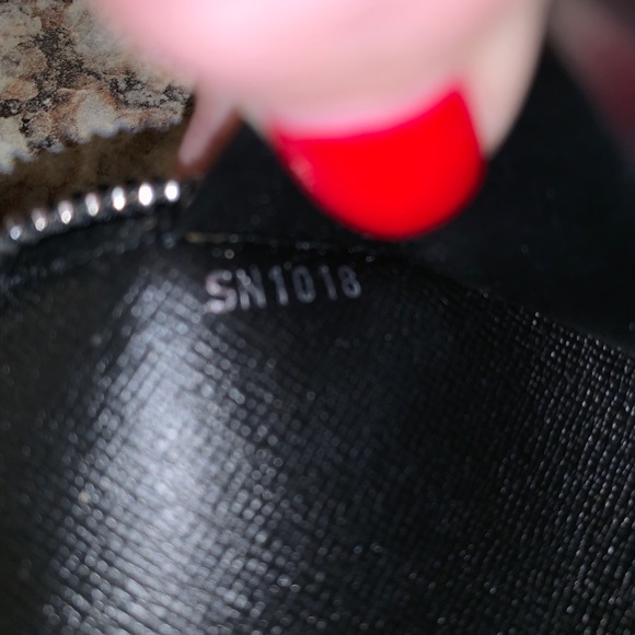 SOLD Authentic Louis Vuitton Zippy Organizer - Picture 6 of 8